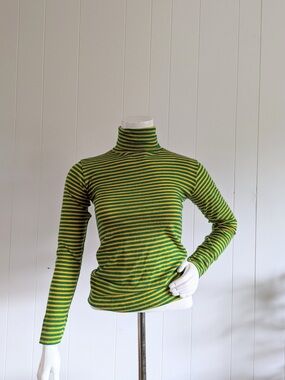 VINTAGE 1970s fitted striped turtle neck